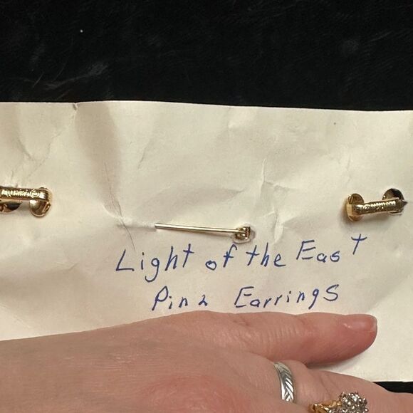 Sarah Coventry light of the east pin and clip-on earrings - Picture 4 of 4